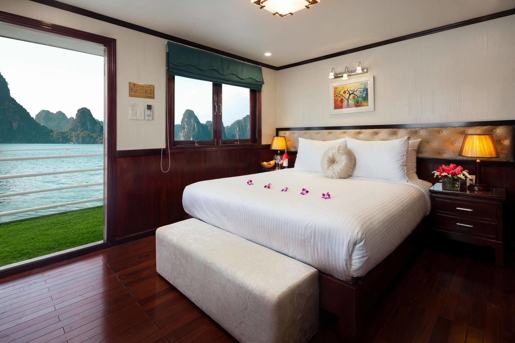 Halong Sapphire Cruises Hotel Ha Long Exterior photo