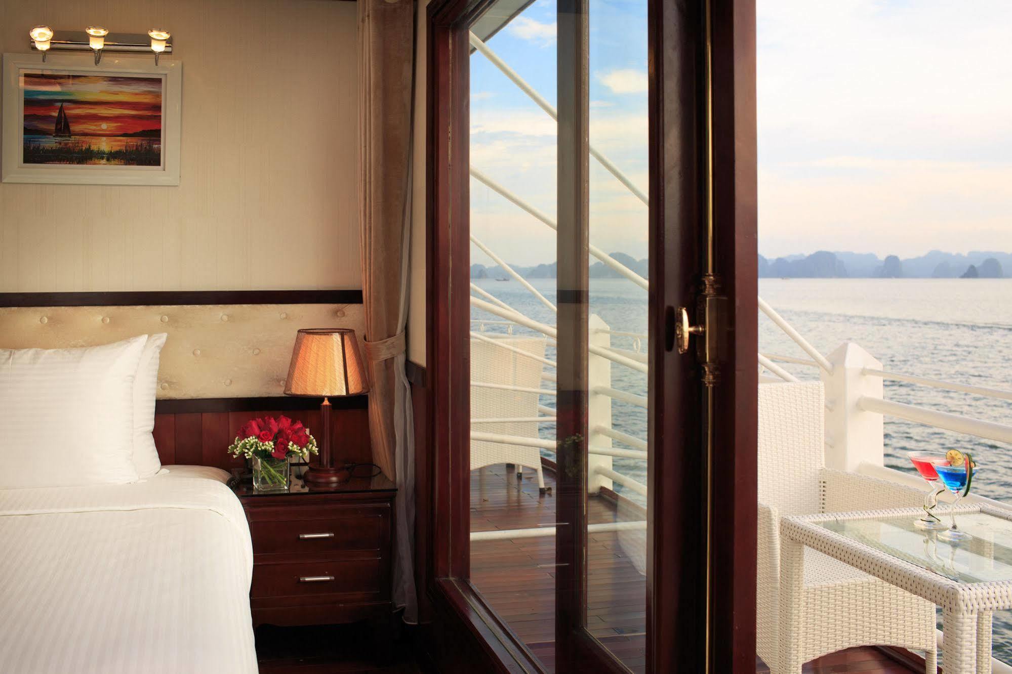 Halong Sapphire Cruises Hotel Ha Long Exterior photo