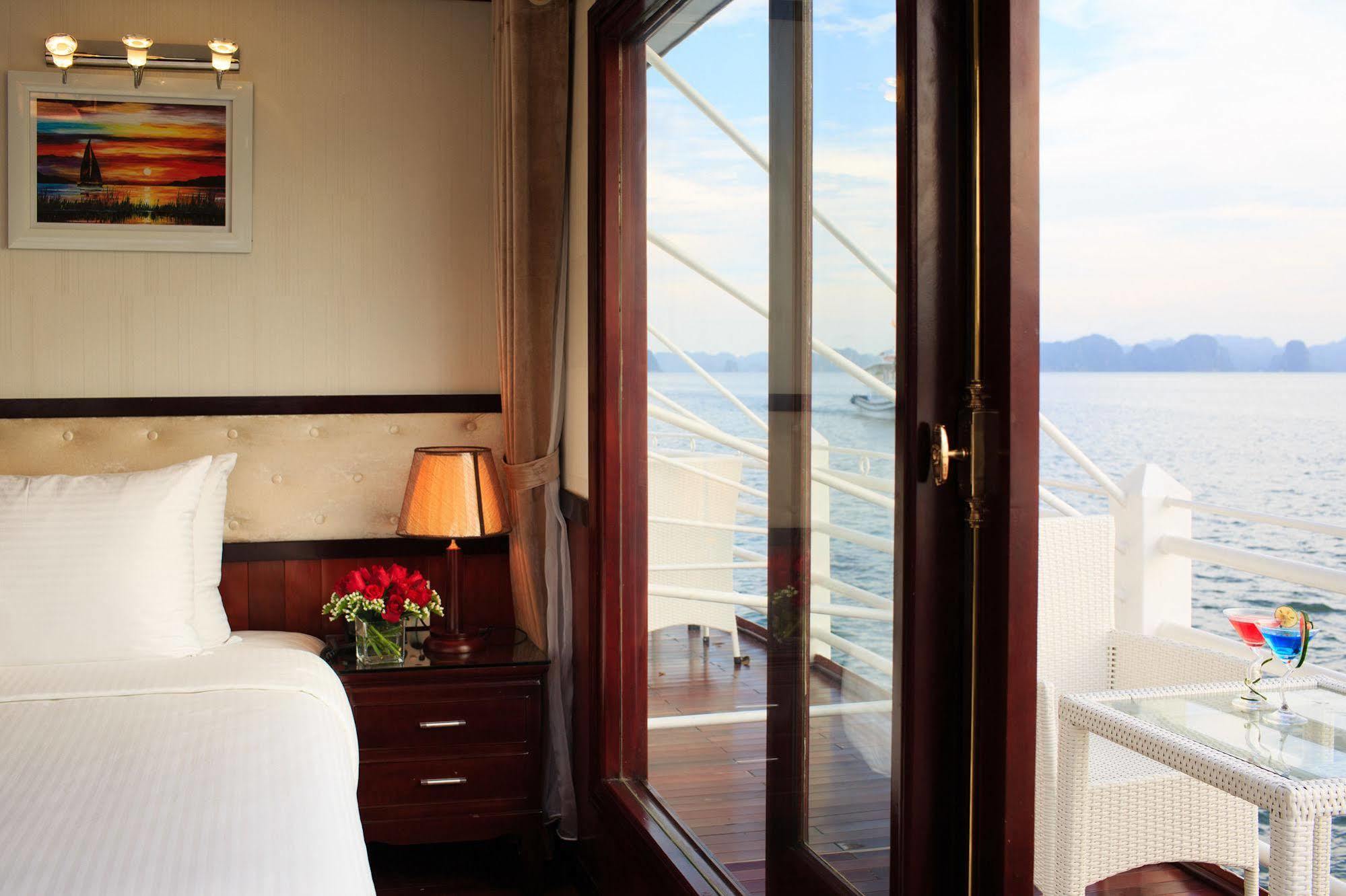 Halong Sapphire Cruises Hotel Ha Long Exterior photo