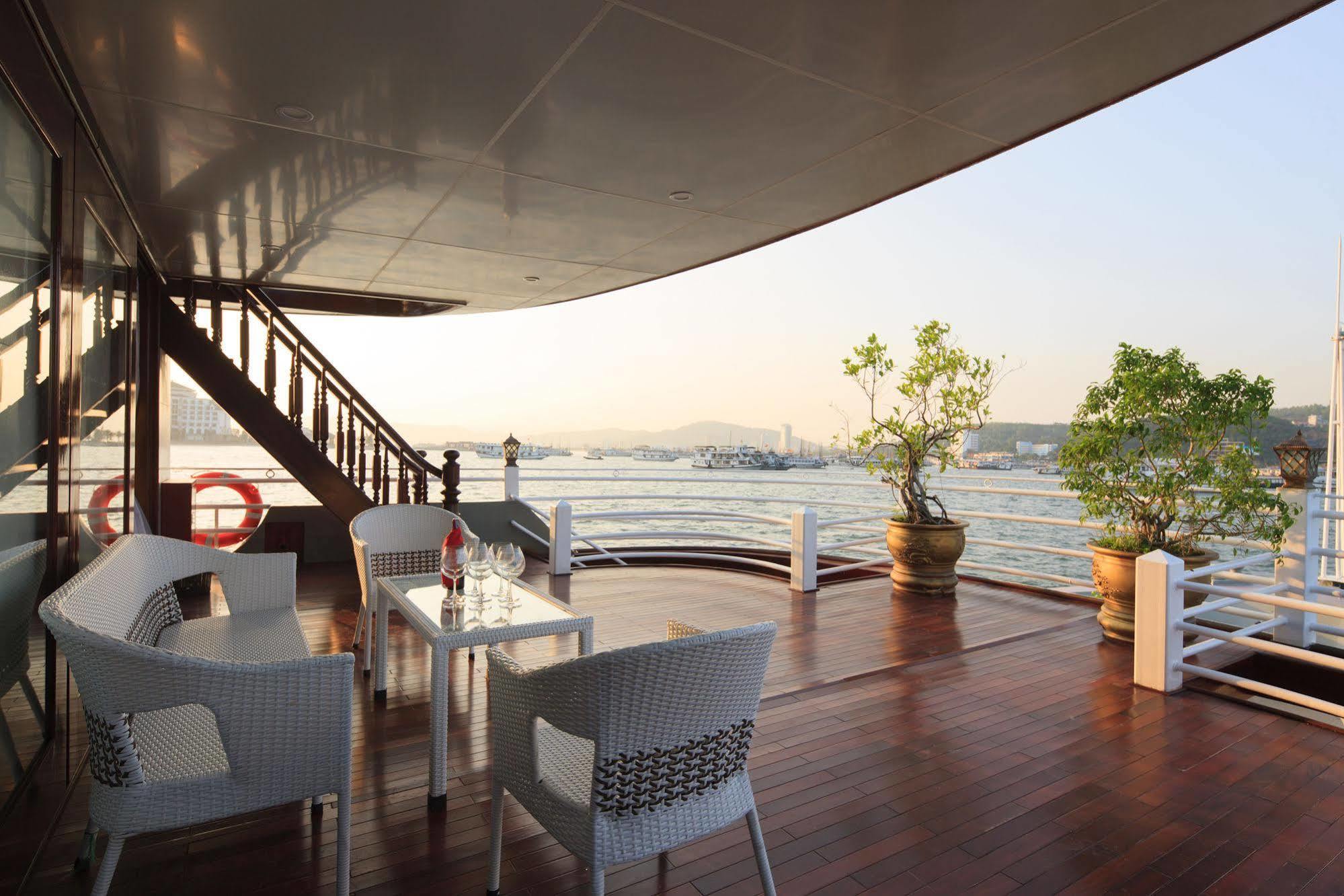 Halong Sapphire Cruises Hotel Ha Long Exterior photo